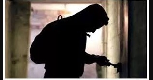 मस्जिद गए थे वकील, पीछे से घर में घुसे लुटेरे; वारदात सीसीटीवी में कैद