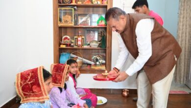 महाअष्टमी पर कैबिनेट मंत्री गणेश जोशी ने किया कन्या पूजन महाअष्टमी पर कैबिनेट मंत्री गणेश जोशी ने किया कन्या पूजन