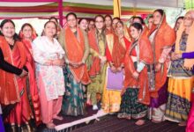 माता रानी के विभिन्न अवतार हमें संघर्ष और कर्तव्यनिष्ठ जीवन जीने की प्रेरणा देते हैं- रेखा आर्या माता रानी के विभिन्न अवतार हमें संघर्ष और कर्तव्यनिष्ठ जीवन जीने की प्रेरणा देते हैं- रेखा आर्या