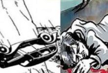 अनियंत्रित होकर 70 मीटर गहरी खाई में गिरी कार, चालक की गई जान अनियंत्रित होकर 70 मीटर गहरी खाई में गिरी कार, चालक की गई जान