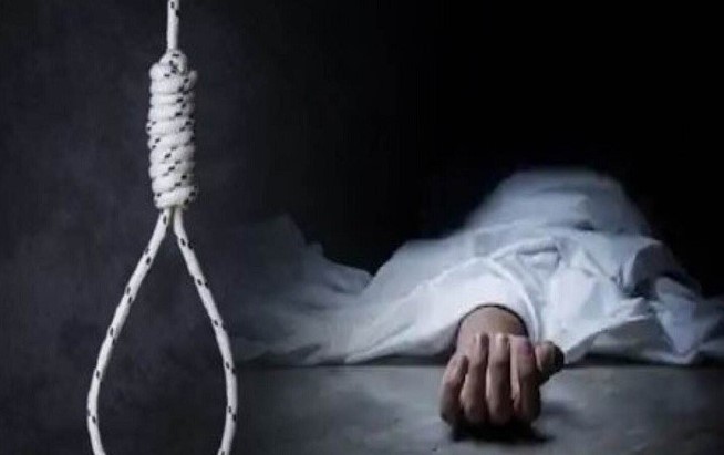 गाजियाबाद के फ्लोरा एनक्लेव में सनसनी: प्रेमिका से मिलने पहुंचे 23 वर्षीय युवक ने किराए के कमरे में लगाई फांसी