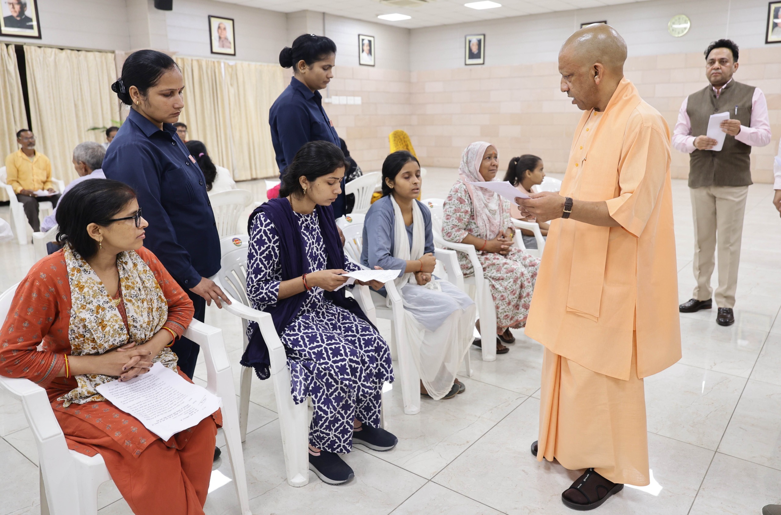 किसी भी निर्धन या जरूरतमंद की शिक्षा को बाधित नहीं होने देगी सरकारः मुख्यमंत्री