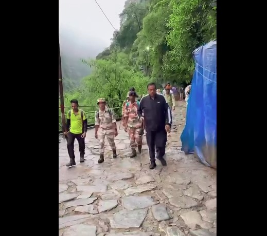 केदारनाथ धाम पहुंचे बीकेटीसी अध्यक्ष हेमंत द्विवेदी, यात्रा व्यवस्थाओं का लिया जायजा